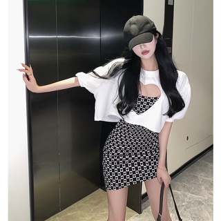 Cozok set đầm ôm hai dây họa tiết trái tim + áo thun lửng tay ngắn
