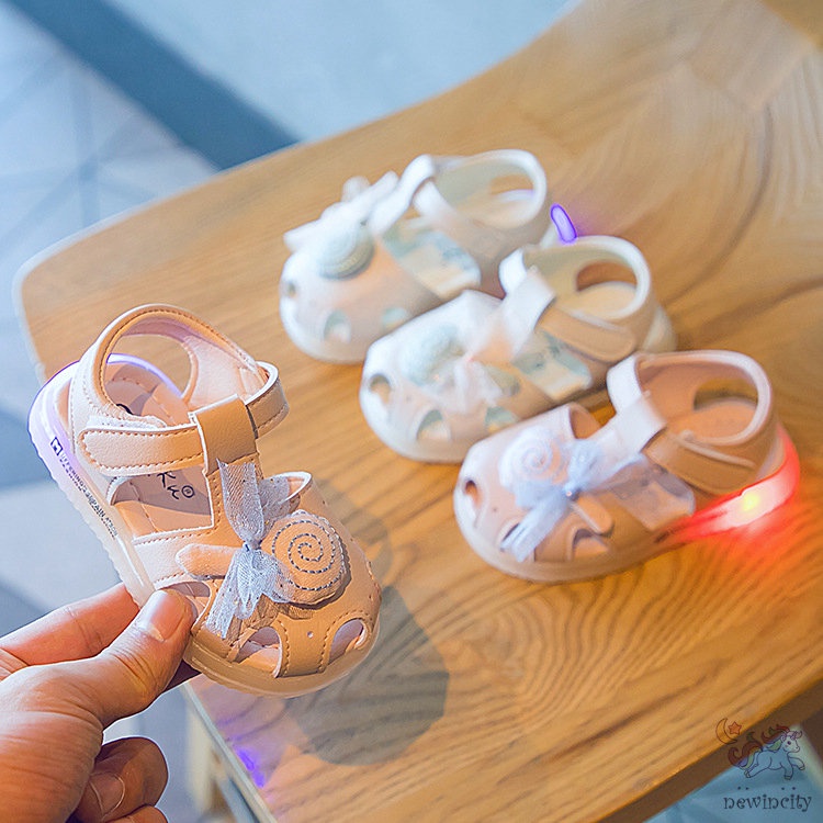 Giày sandals có đèn phát sáng thời trang Hàn Quốc cho bé gái
