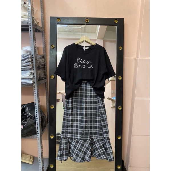 Set áo thun in chữ kèm chân váy đuôi cá rút dây kẻ caro. set váy nữ thuhangshop95