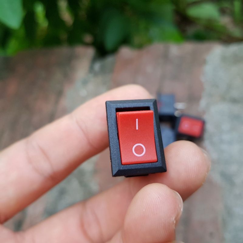 1 chiếc công tắc đòn bẩy bập bênh kcd1-11 250v 6a màu đỏ 2 chân