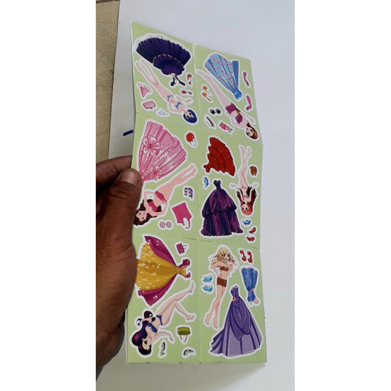 Sét 12 tờ dán thay quần áo công chúa có kích thước 7x10cm