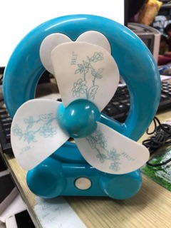 Quạt sạc usb Hello Kitty