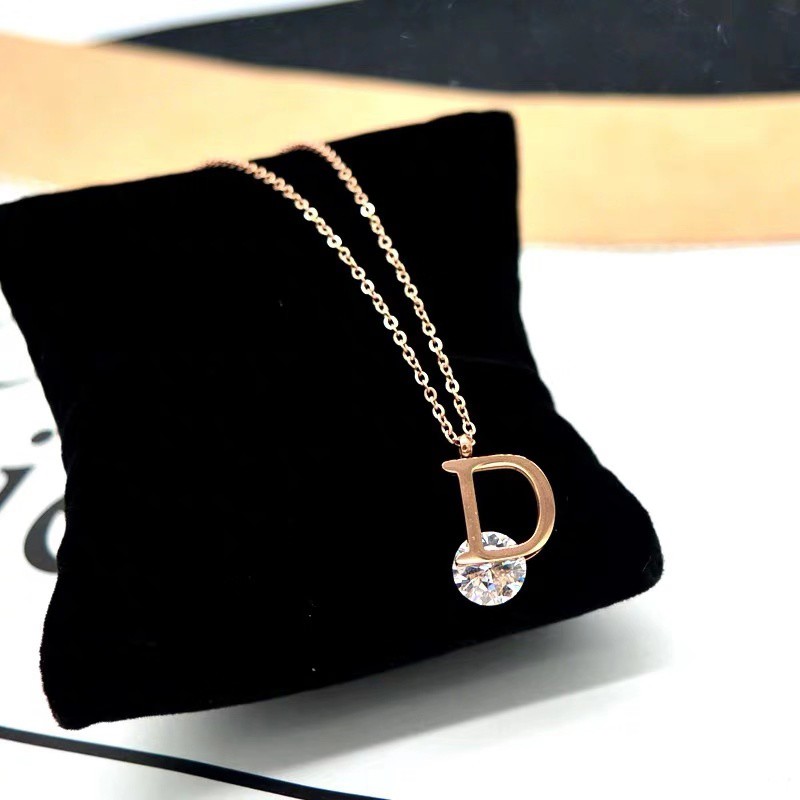 Dây Chuyền Ngắn Bằng Thép Titan Không Gỉ 316L Mạ Vàng Hồng 18K Đính Đá Kim Cương In Chữ D Phong Cách Nhật Hàn