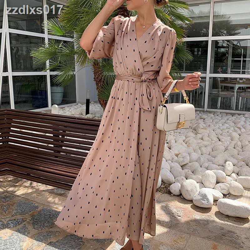 ☁❀2020 mới ga châu Âu tay phồng đầm dạ hội cổ chữ V thắt lưng cao ren xẻ tà chấm bi đầm dài giữa đầm
