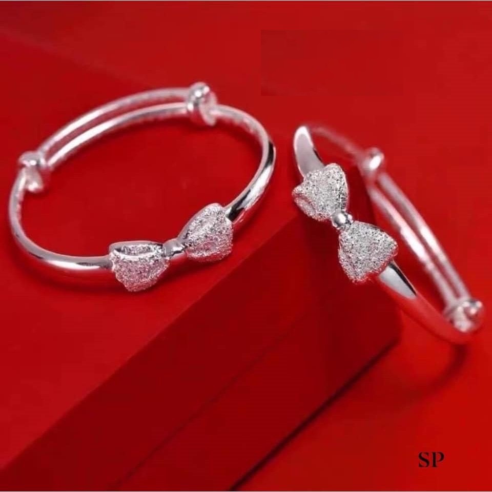 Vòng nơ cát khắc theo yêu cầu bạc ta cho bé