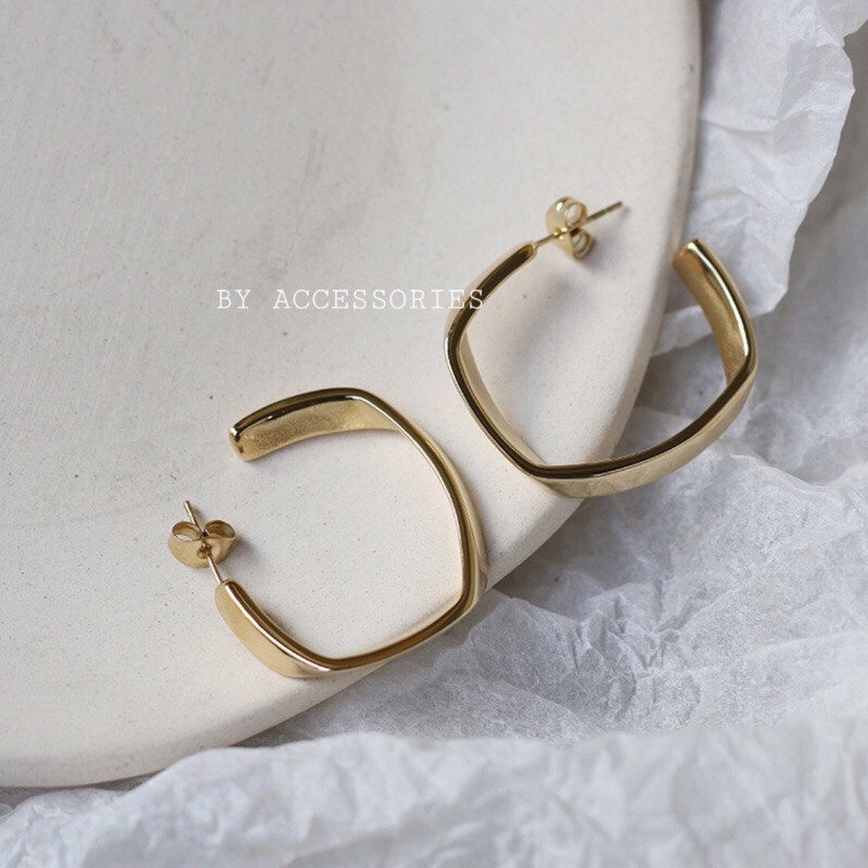 Bông tai titan bản móc vuông vát cạnh bất đối xứng không gỉ