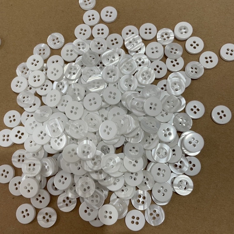 Cúc Áo Sơ Mi Trắng