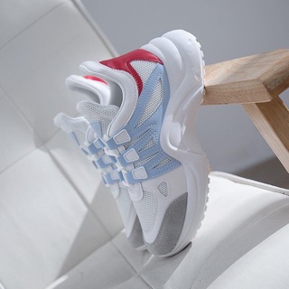 Giày sneakers