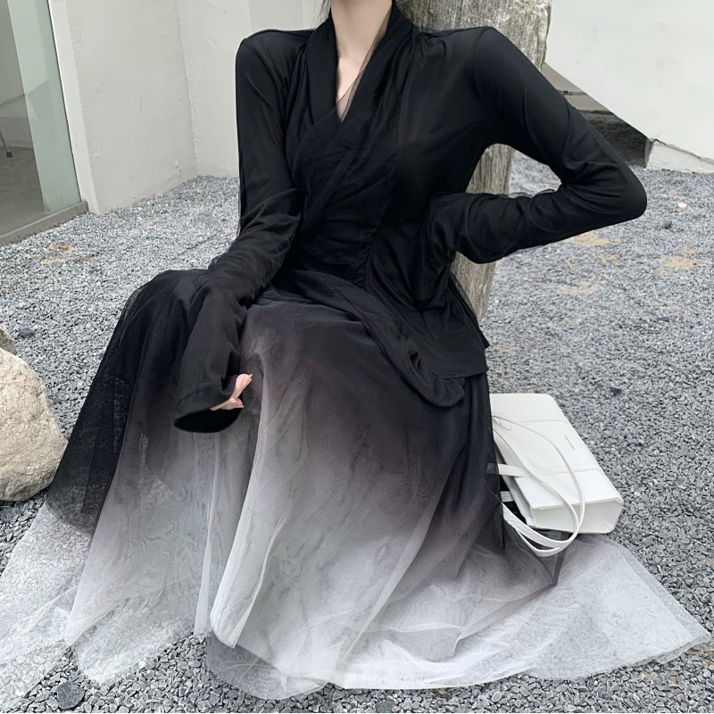 Set áo thun đen vạt chéo phối váy lưới loang màu cá tính (có hình thật)
