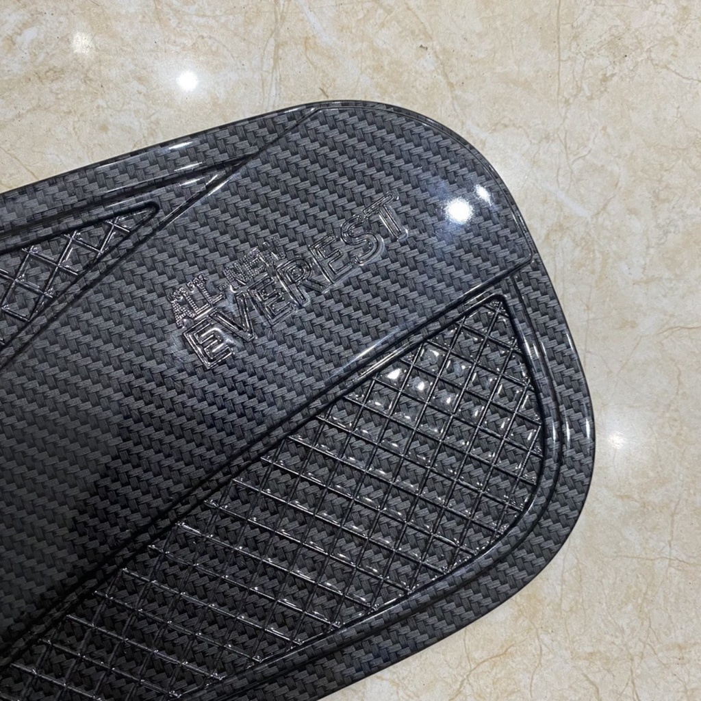 Ốp nắp bình xăng xe Ford Everest 2022, 2023 Nhựa ABS mạ crom cao cấp