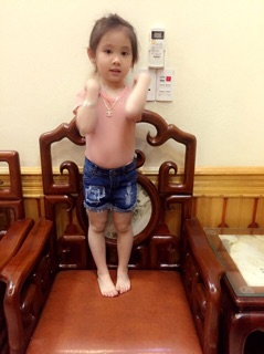 Quần jeans bé gái