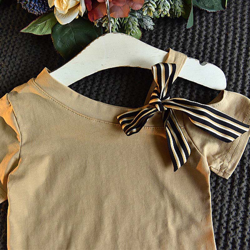 Set áo thun ngắn tay cổ tròn + Quần short jeans lưng cao thời trang cho bé gái