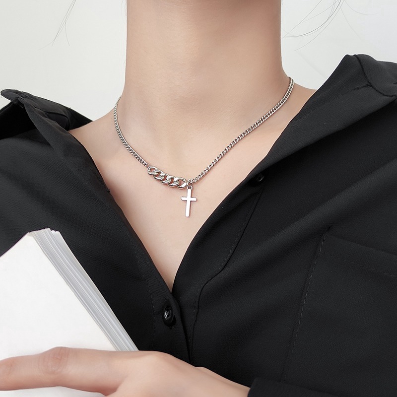 Vòng cổ choker mặt hình thánh giá phong cách thời trang dành cho nữ