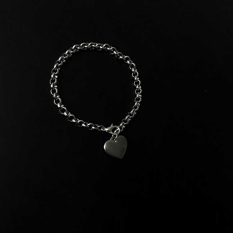 Vòng Đeo Tay Bằng Thép Titan Hình Trái Tim Xinh Xắn Cho Nữ