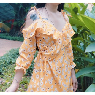 Đầm lụa đắp chéo trễ vai