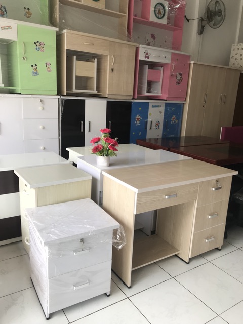 Bàn làm việc nhựa đài loan