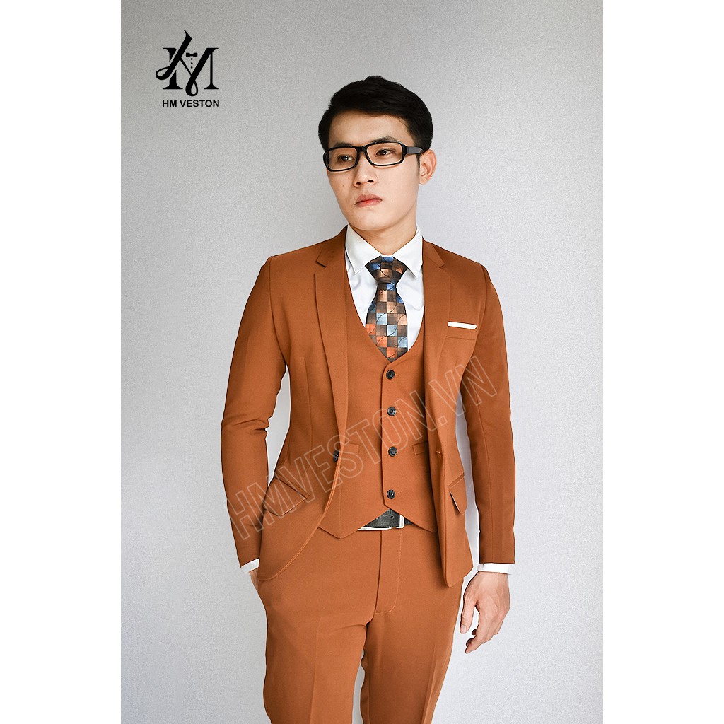 Bộ vest nam màu đồng đậm form ôm body (áo vest + áo gile + quần + cà vạt nơ đen)