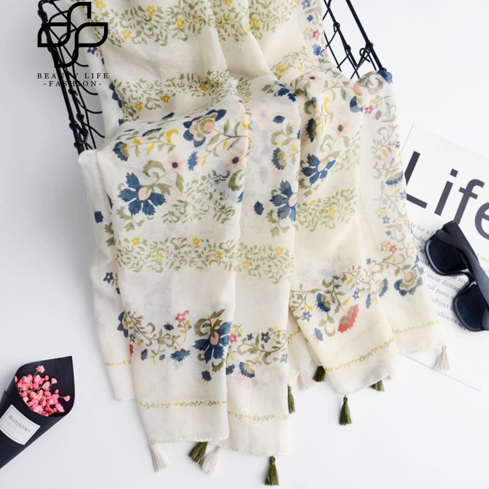 Khăn choàng cổ thiết kế phối tua rua in hoa văn cá tính