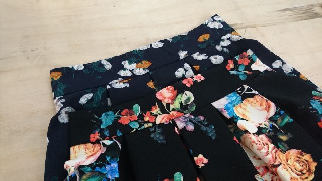 Chân váy hoa xếp ly dáng dài | BigBuy360 - bigbuy360.vn