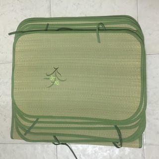 chiếu cỏ cho bé