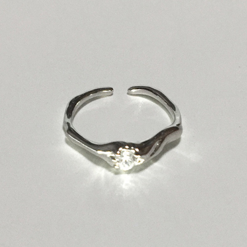 Nhẫn mở đính kim cương đơn giản dễ phối đồ cho nữ