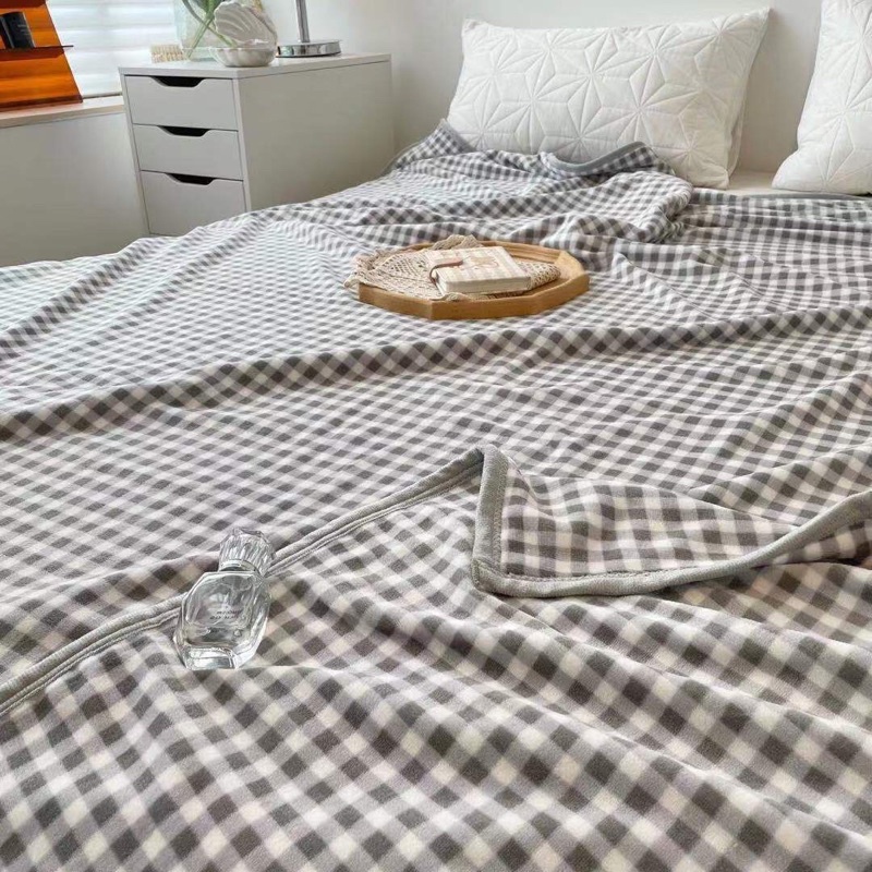 Shinbedding_ Chăn Nhung Sữa Thu Đông Mềm Êm Nhẹ Hoạ Tiết Xinh Xắn