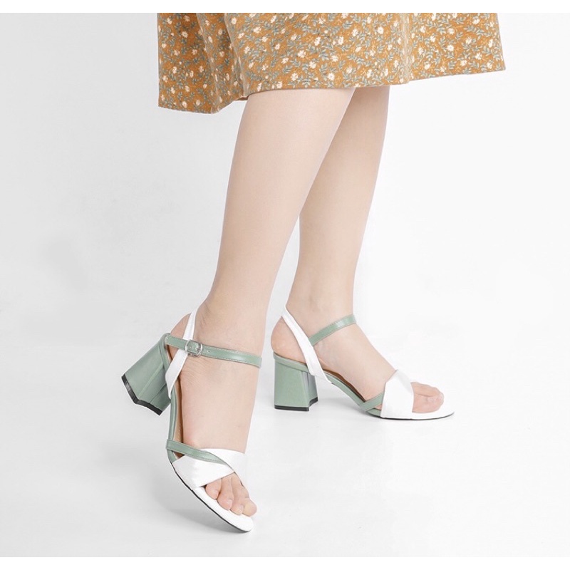 Giày sandal gót vuông quai chéo phối màu độc lạ 5cm màu trắng nâu, trắng xanh