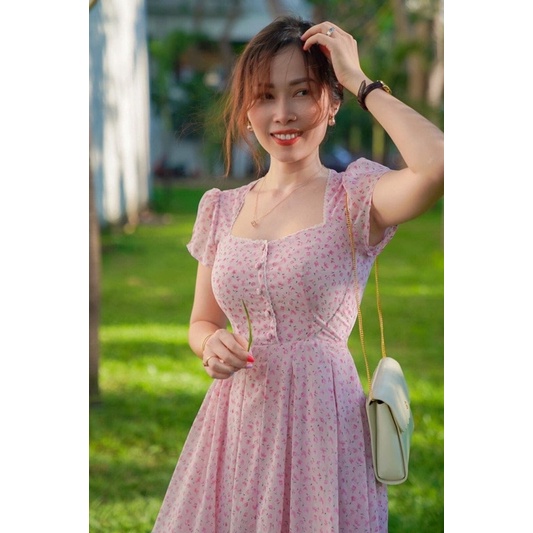 ĐẦM MIDI HỒNG VIỀN REN CỔ VUÔNG NÚT NGỰC