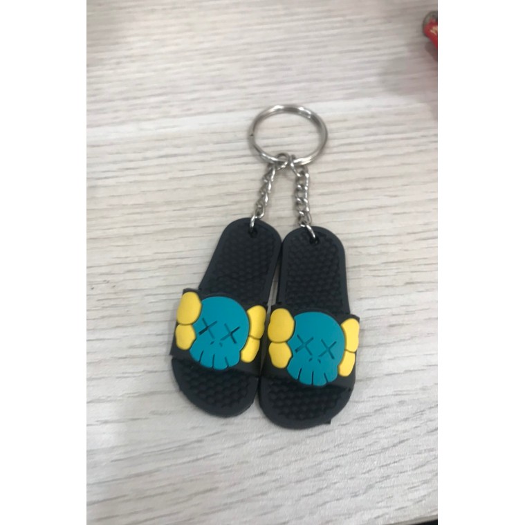 Móc khoá hình đôi dép siêu cưng luôn nha.