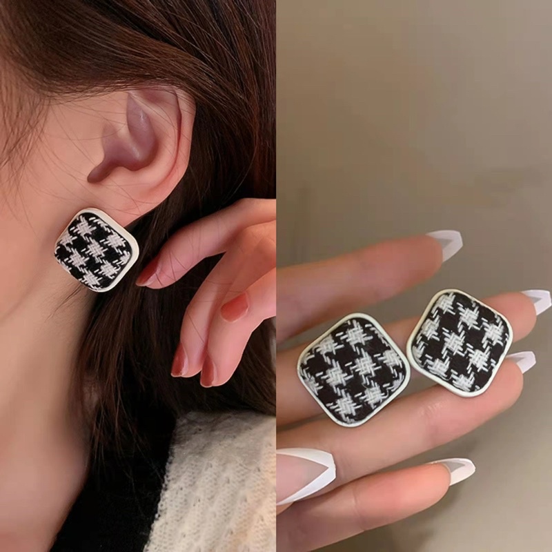 Khuyên tai nút vuông bông tai nút vuông bọc dạ tweed hoạ tiết sang chảnh BT32