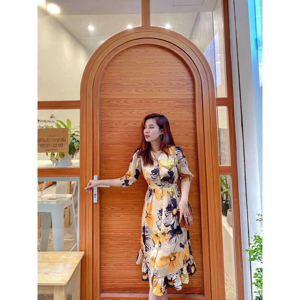 Đầm lụa hoa vàng