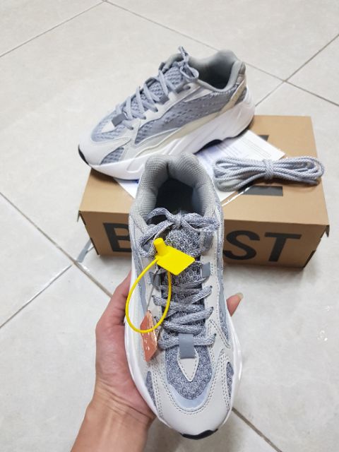 [FREE SHI + BOX +DÂY50k] Giày YZ 700 R11 Full phản quang  toàn thân giày. | BigBuy360 - bigbuy360.vn