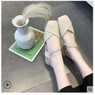 Sandal bít mũi đế bằng phong cách Hàn Quốc