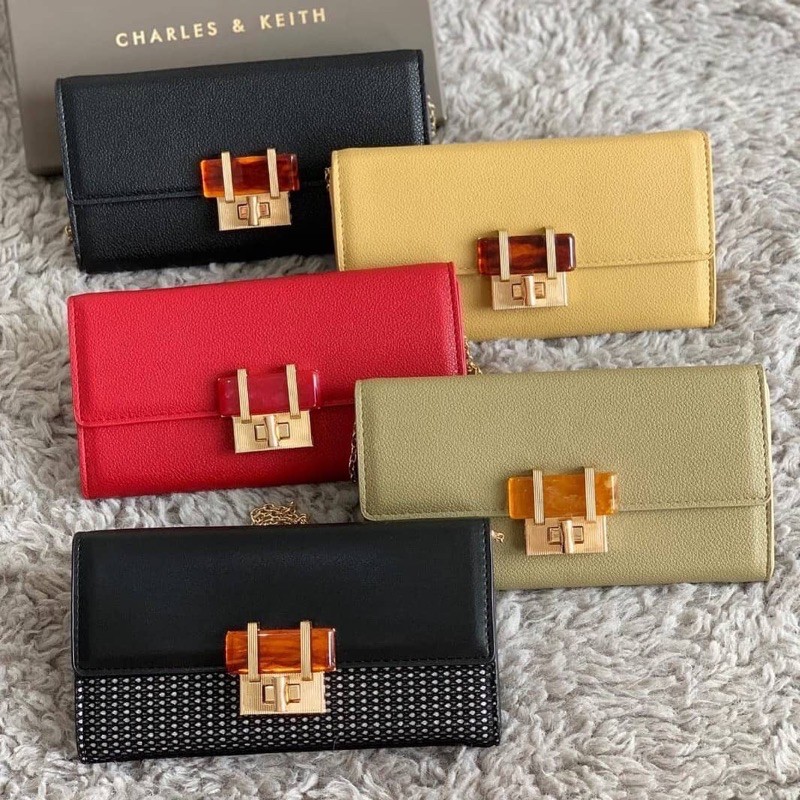 Ví Charles And Keith Đính Đá Sang Trọng