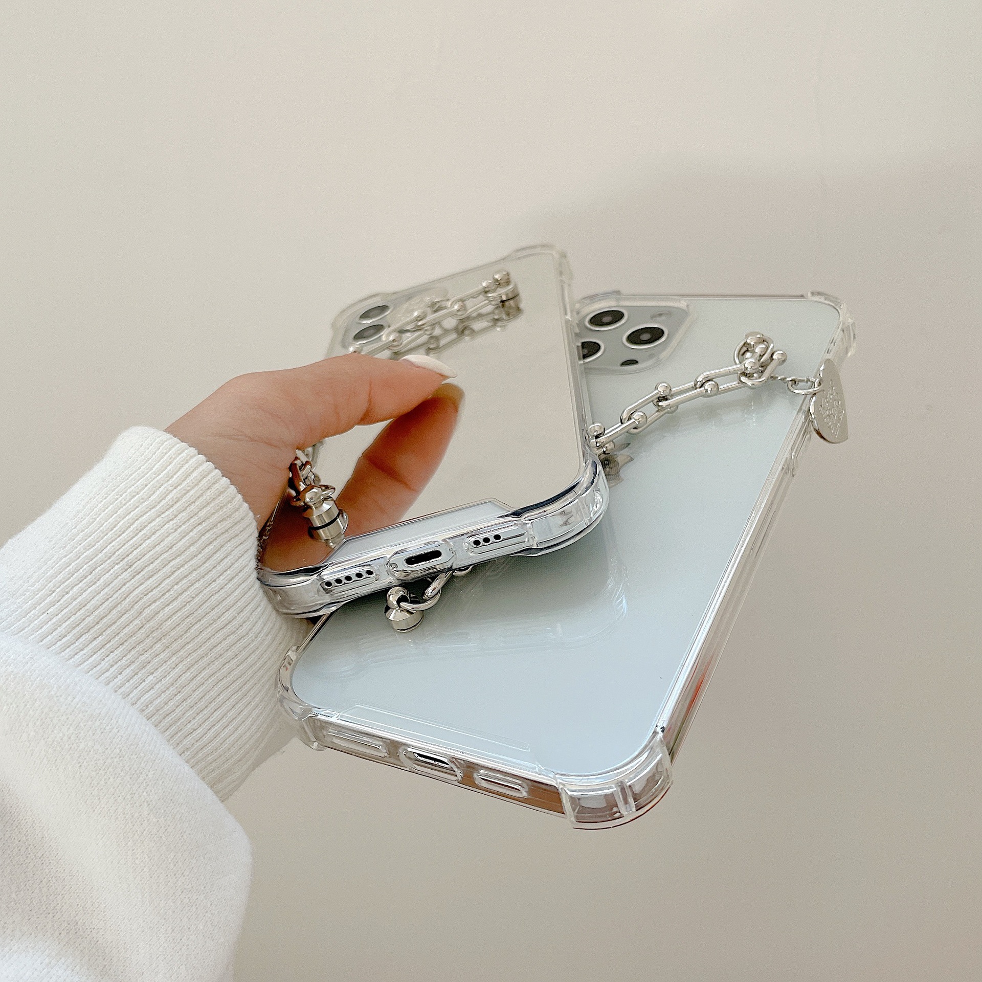 Ốp điện thoại mặt kính trang trí gấu và dây xích cho iPhone 12 11 Promax Xs 11/12 Pro Max/8 Plus/12 Mini/7/8/X/XR/XsMax | BigBuy360 - bigbuy360.vn