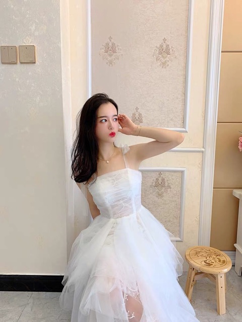 Đầm dạ hội trắng tinh khôi hai dây rằn ri