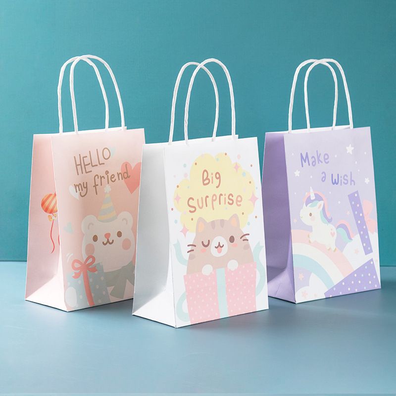 Túi giấy đựng quà tặng size 15x8x21cm cute dễ thương có quai xách