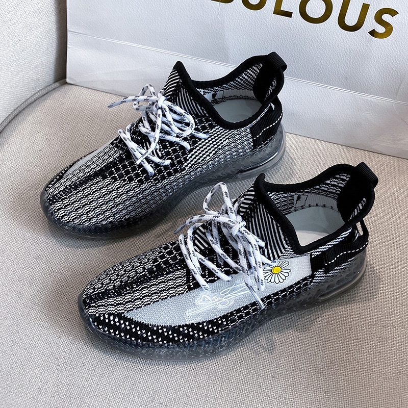 Giày Thể Thao Yeezy Phối Lưới Họa Tiết Hoa Cúc Dạ Quang Kiểu Hàn Quốc Cá Tính