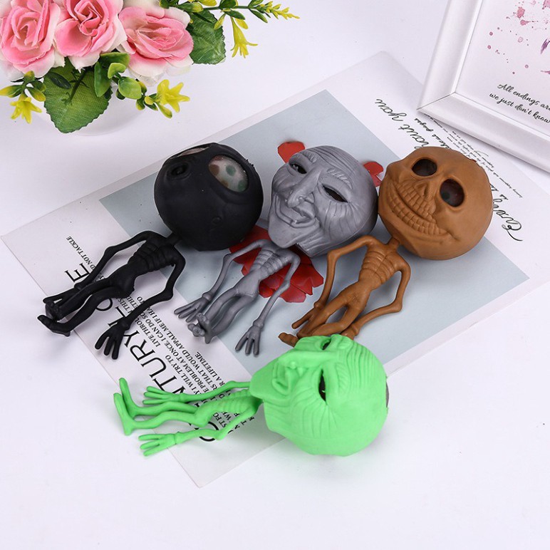 Đồ chơi bóp GUDETAMA SQUIShY hình Đầu Lâu