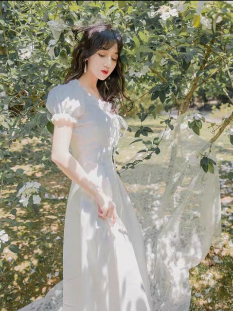 Đầm trắng xòe đan dây ngực viền bèo tiểu thư hàn quốc