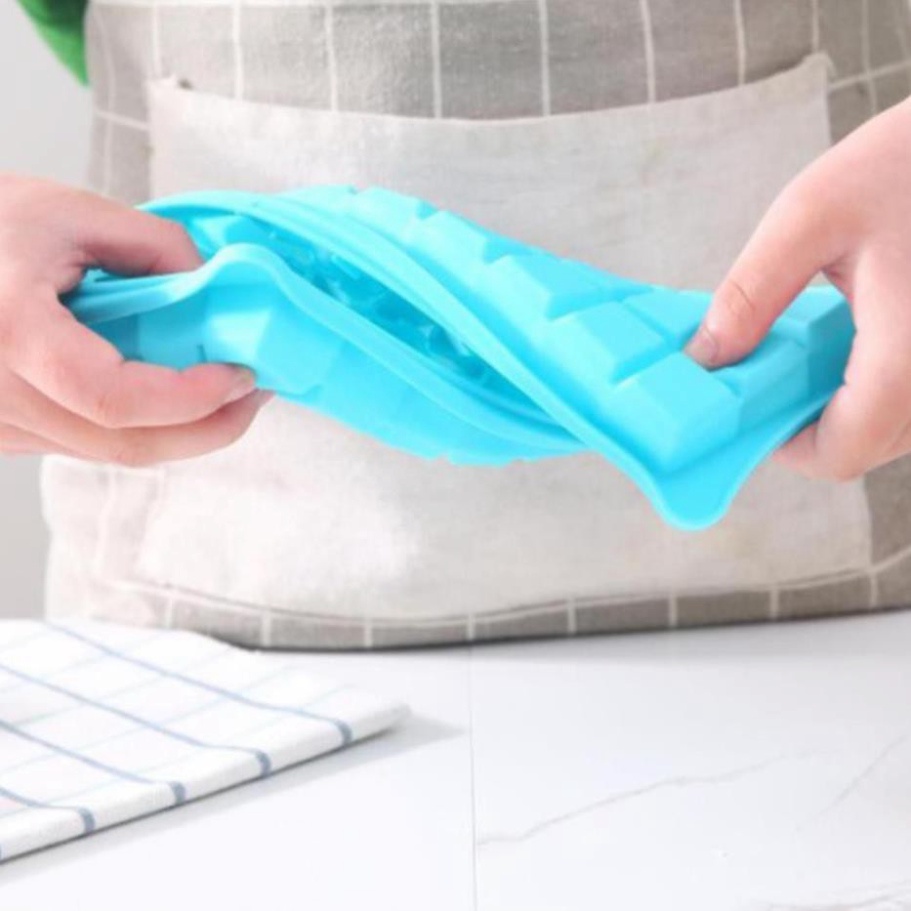 Khay làm đá silicon 36 ô có nắp đậy an toàn tiện lợi
