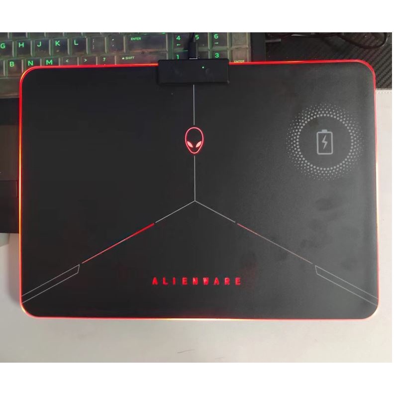 Lót chuột pad alienware led RGBW sạc không dây