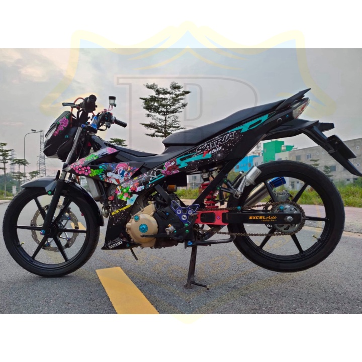 ( Quí khách vui lòng mang ra tiệm cho thợ dán ) Tem Satria fi cô gái