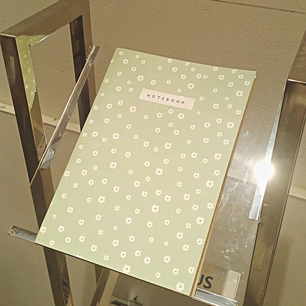 Tập vở học sinh, sinh viên B5 bìa hoa nhí xanh lá 80gsm ruột kẻ ngang-ô vuông