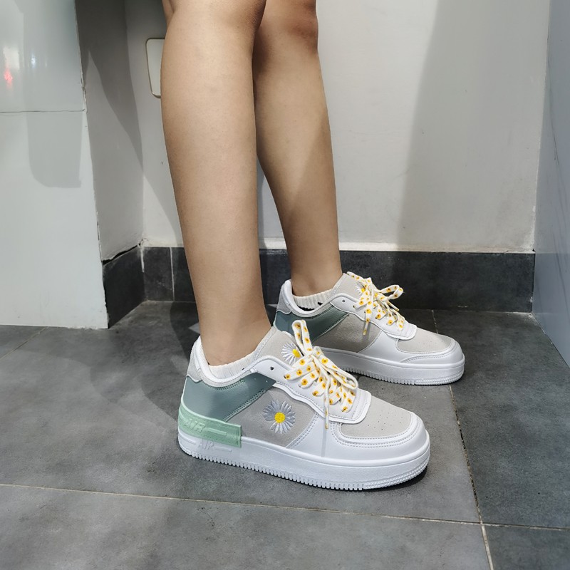 Giày sneaker Nữ AlR Hoa Cúc Đế Cao 3 Phân Dây Thêu Hoa Cúc Phong Cách Hàn Quốc