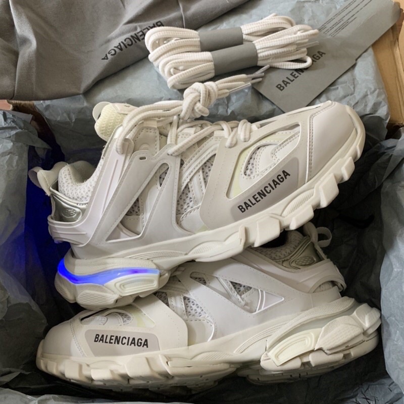 GIÀY BA.LEN TRACK LED LAI AU ĐỈNH CAO