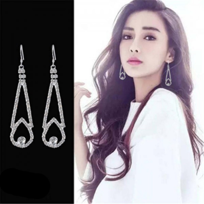 Khuyên tai dáng dài phối tua rua phong cách Hàn Quốc dễ phối đồ