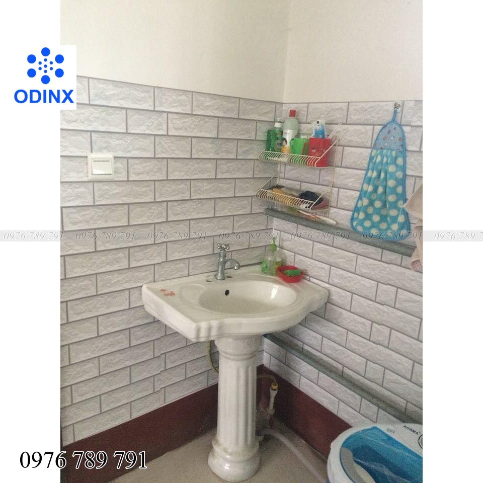 Giấy Dán Tường Giả Gạch 3D Xám Trắng Có Keo Sẵn Cuộn 10m Cho Phòng Ngủ Đẹp, Giá Rẻ