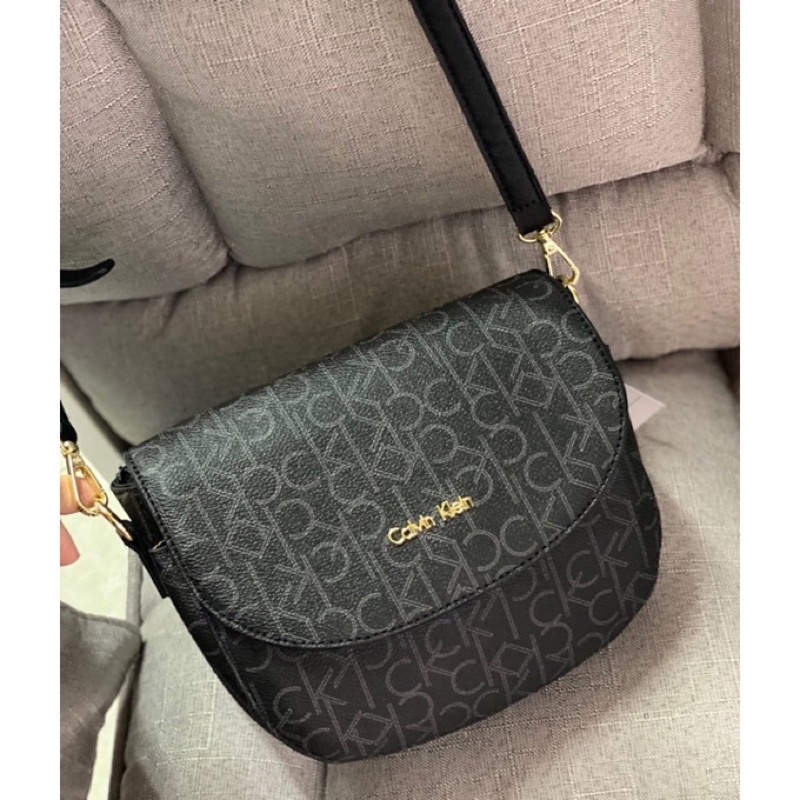 túi cK bầu bán nguyệt đeo chéo Size 20cm giá sale