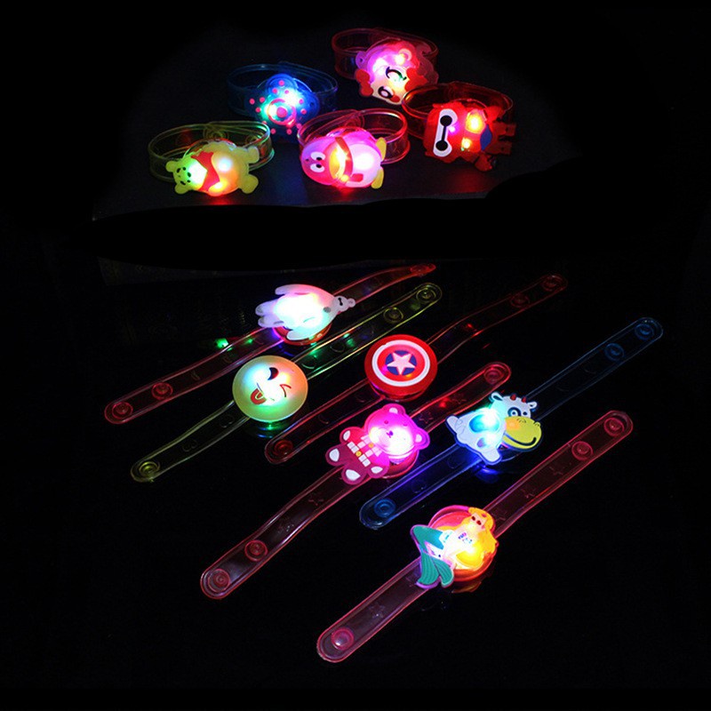 Bộ 5 Đồng Hồ Đeo Tay Hoạt Hình Có Đèn LED Dễ Thương Bắt Mắt